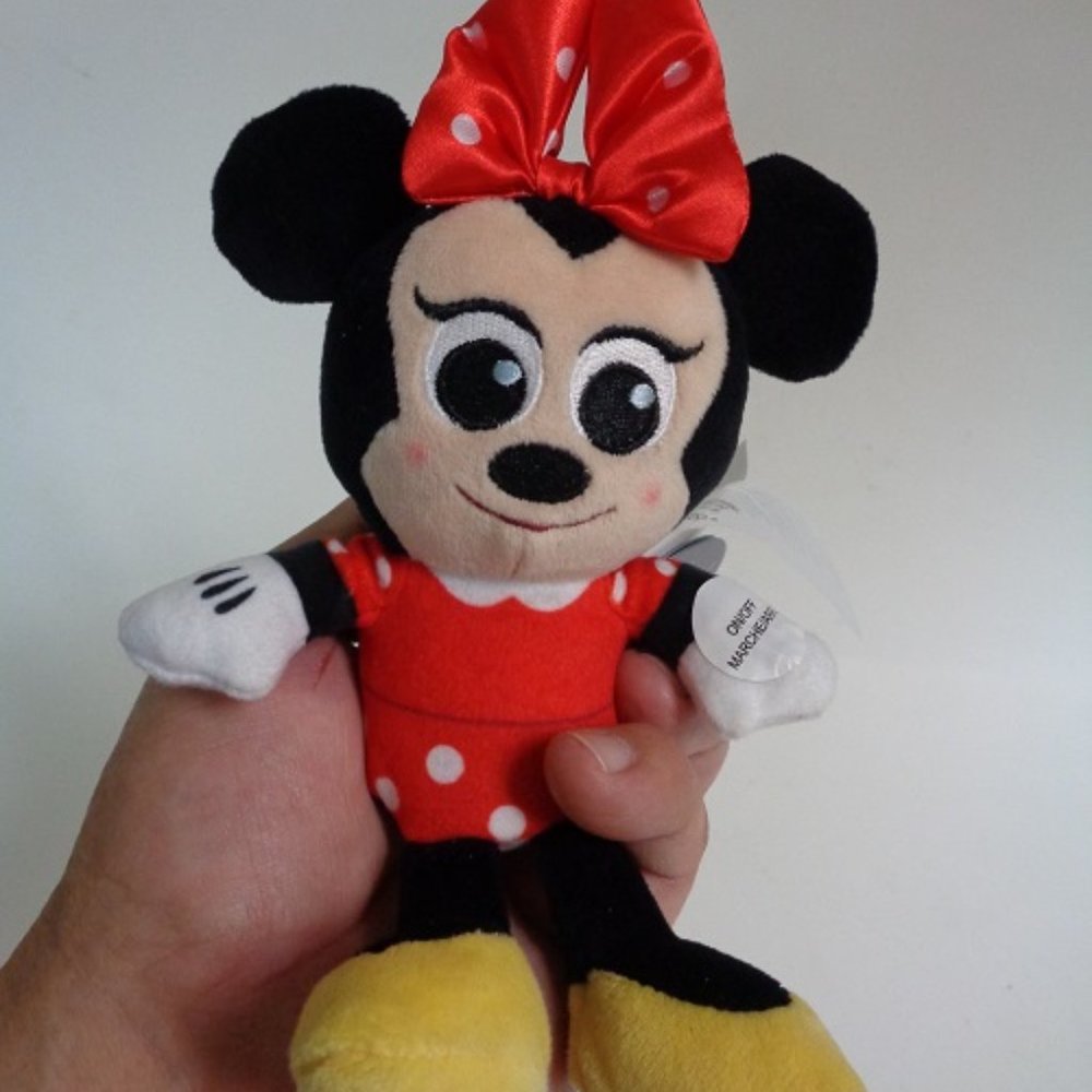 Disney Minnie Mouse Light up palm sitter plush, height 5 inches, NWT